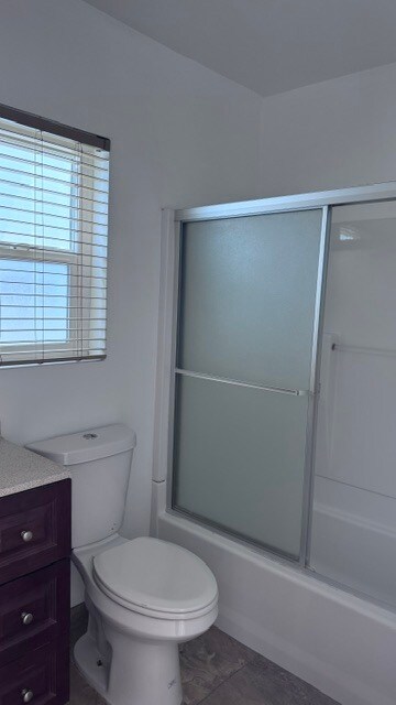 Hall bathroom - 11983 Walnut Ln