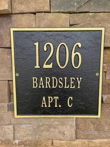 Building Photo - 1206 Bardsley Rd