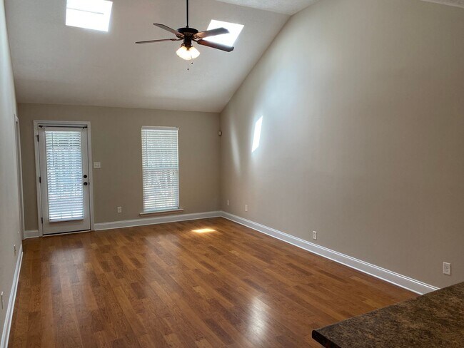 Building Photo - 817 Bryans Circle