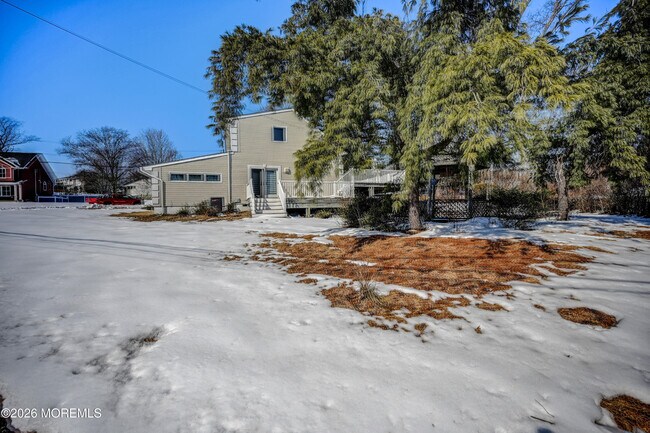 Building Photo - 17 Thomas Rd