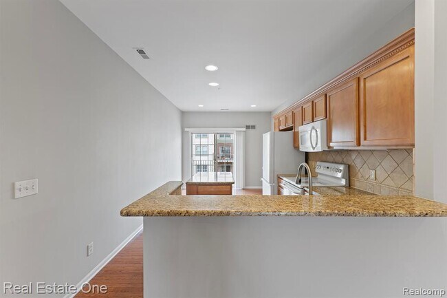 Building Photo - 3091 Camden Dr