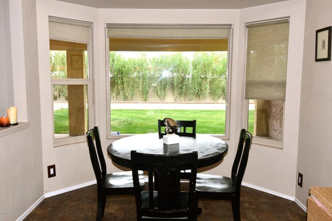 Building Photo - 10008 N 33rd Pl