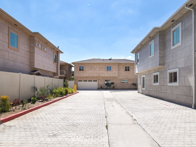 Building Photo - 4952 W 112th St