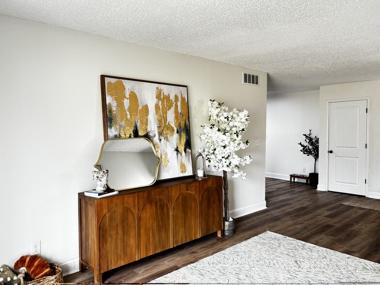 Building Photo - Brookhaven Apartments