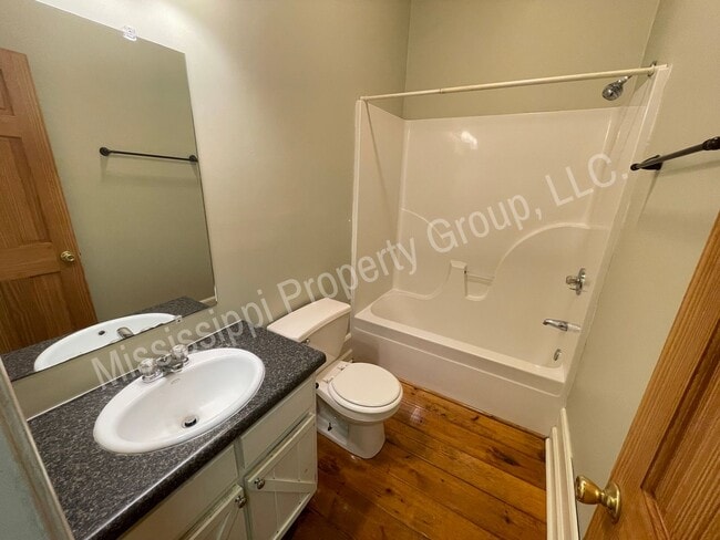 Building Photo - Efficiency 1BR/1.5BA FOR RENT