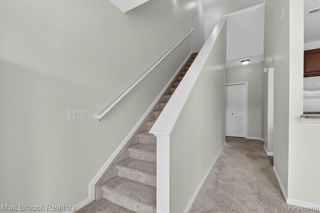 Building Photo - 3255 Camden Dr