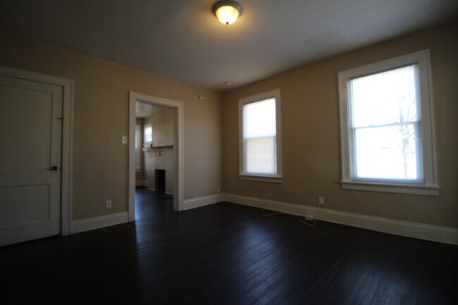 Building Photo - 2 bedroom town-home in Milo-Grogan Neighbo...