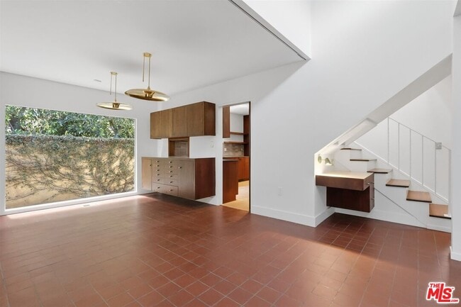 Building Photo - 444 S Windsor Blvd