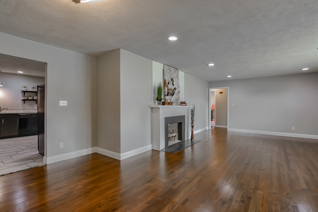 Large Open Living/Dining Rooms - 904 South Ave