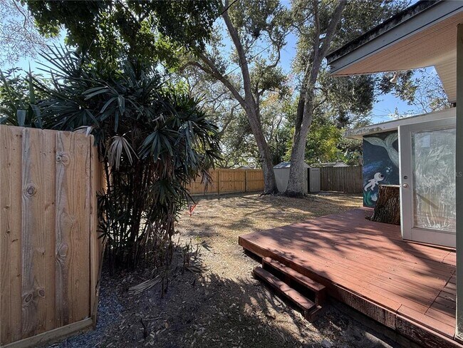 Building Photo - 421 5th Ave NE