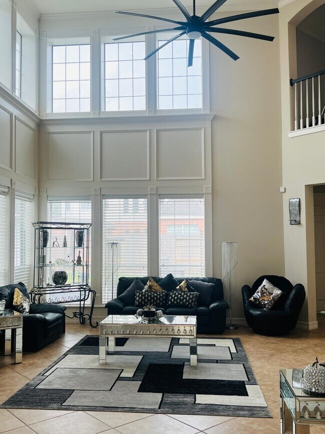 Building Photo - 4114 Fisher Lake Dr