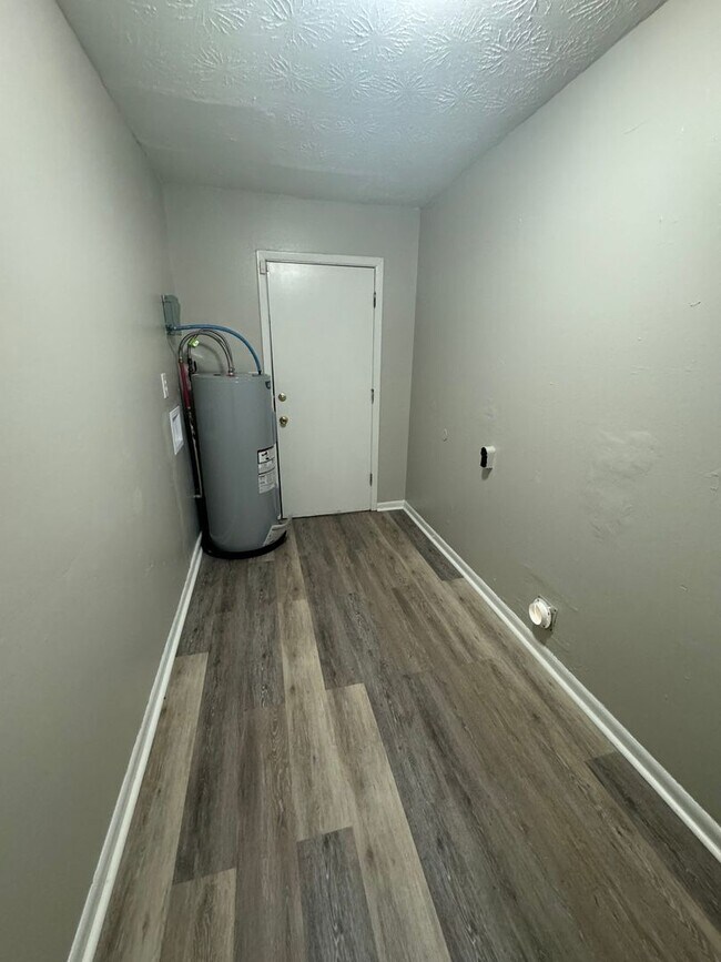 Building Photo - Section 8 accepted! or conventional rental!  Remodeled ranch home in South Augusta