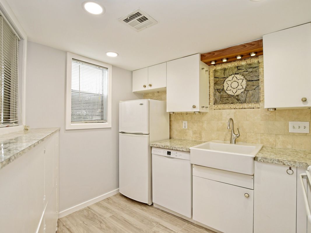 Building Photo - 2500 Burleson Ct