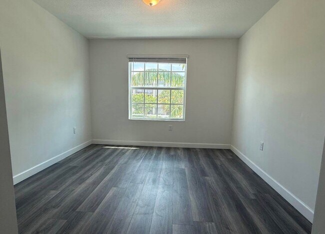 Building Photo - 6907 Broadwater Ln