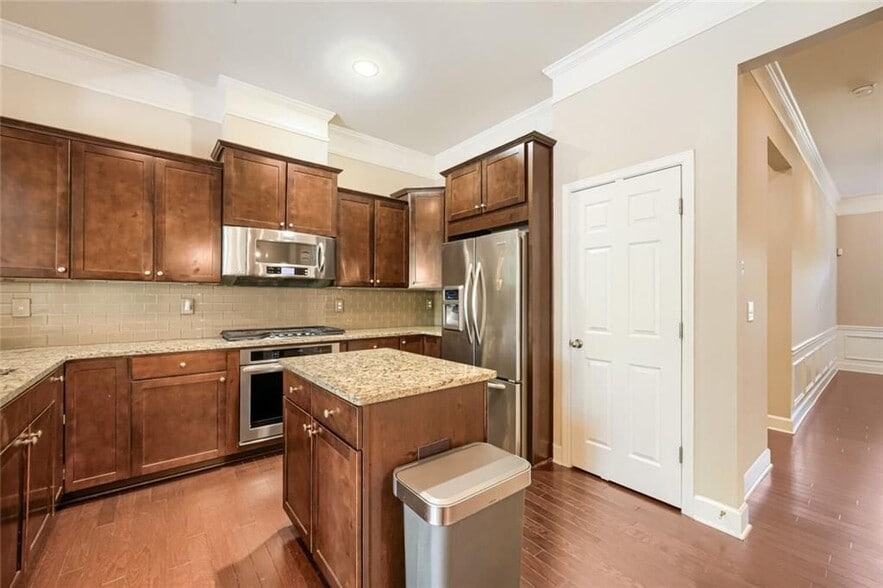 Building Photo - 2464 Norwood Dr SE