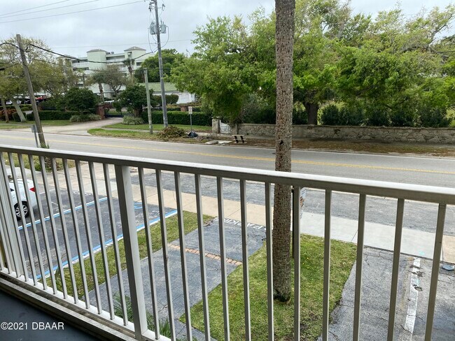 Building Photo - 732 N Halifax Ave