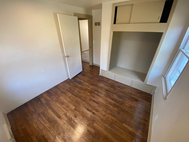 Building Photo - 3 Bed 1 Bath House for Rent