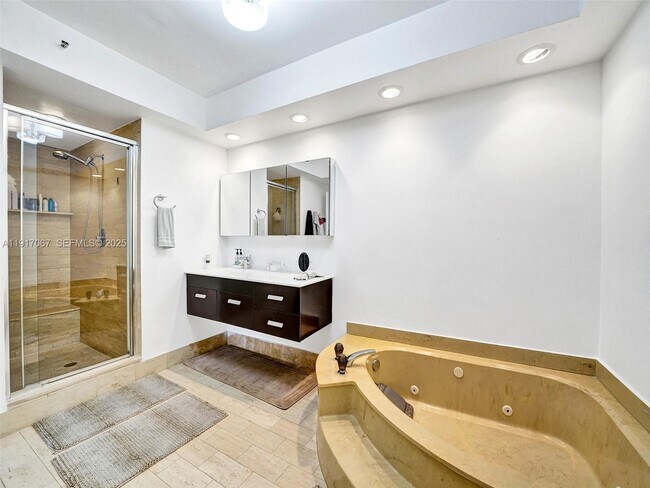 Building Photo - 20281 E Country Club Dr