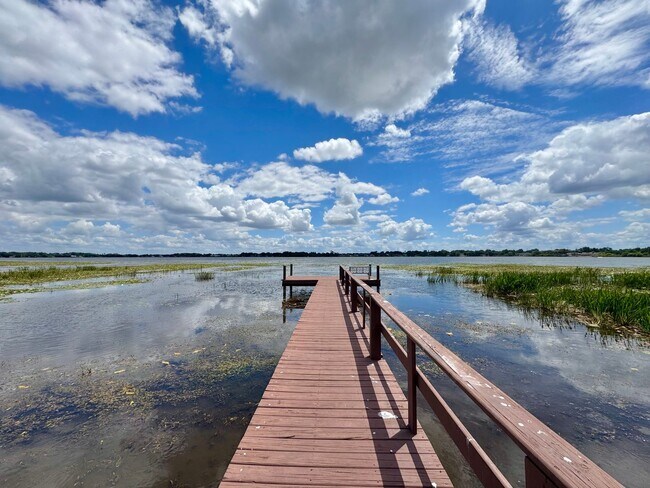 Building Photo - Lake Hartridge Condo - Two Levels with Water Views