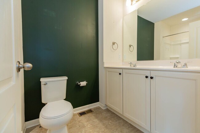 Building Photo - 3 Bed, 2.5 Bath, Townhome in Ranson, WV