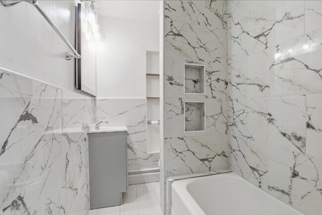 Building Photo - Beautiful Duplex with Charm