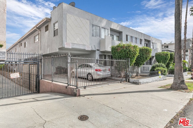 Building Photo - 1800 N Harvard Blvd