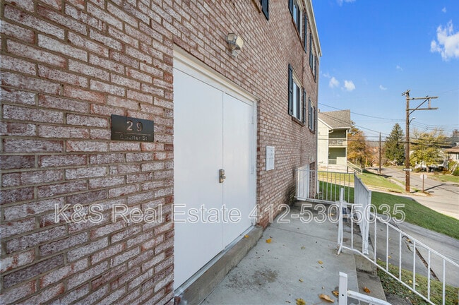 Building Photo - 29 Coulter St
