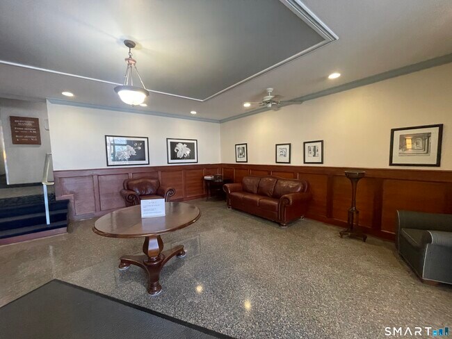 Building Photo - 39 Glenbrook Rd