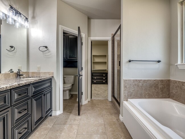 Building Photo - 8900 Belcaro Dr