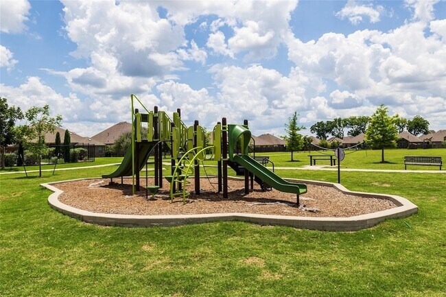 Building Photo - 4005 Gray Wolf Dr