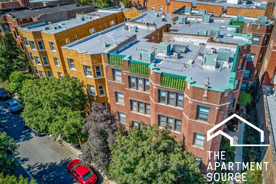 Building Photo - 626 W Roscoe St