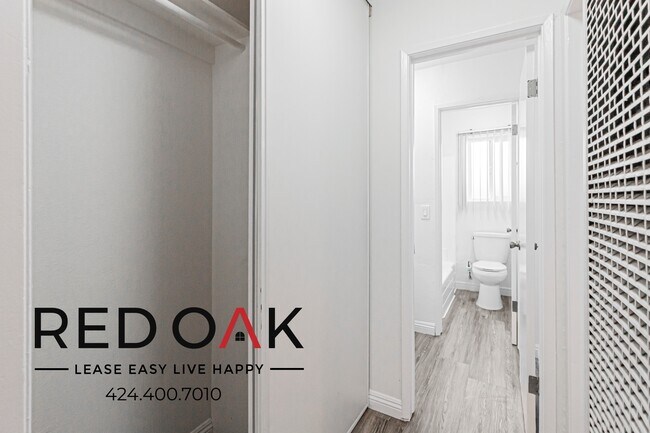 Building Photo - 14831 Delano St