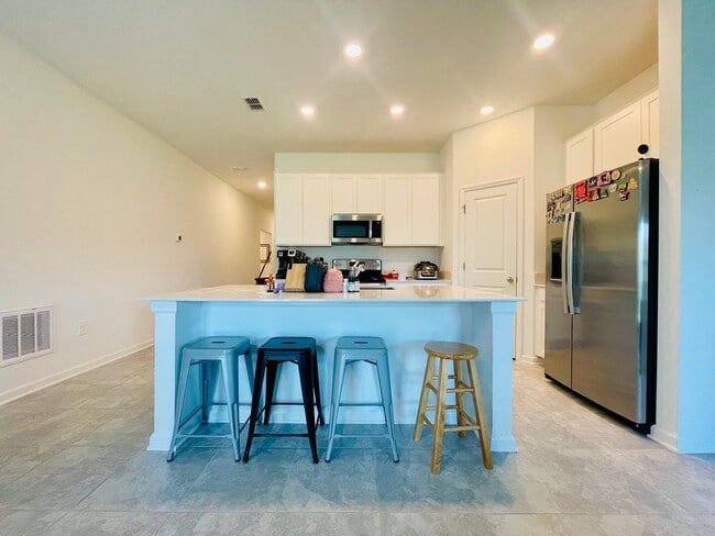 Building Photo - 639 Daring Dr
