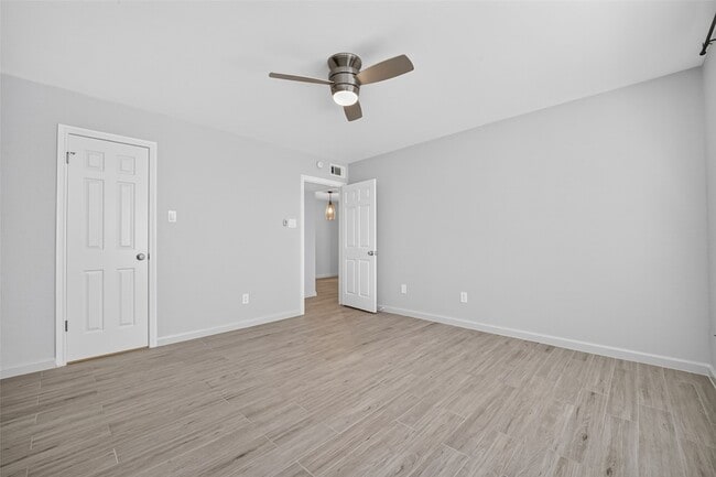 Building Photo - 1311 Antoine Dr