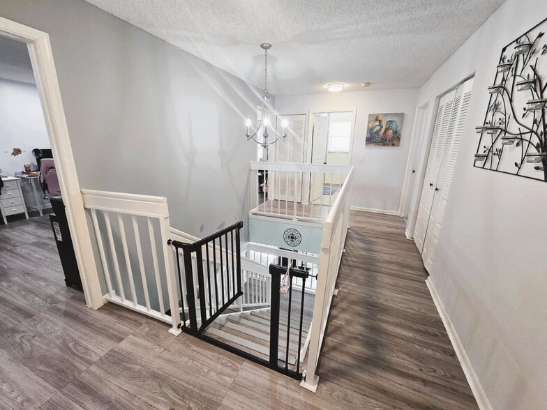 Building Photo - 5885 Northpointe Ln