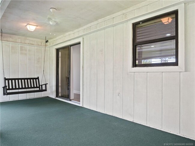 Building Photo - 2468 N W Everglades Blvd
