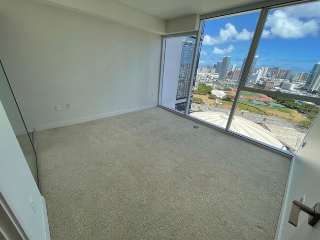 Building Photo - Symphony Honolulu! Luxurious 3 bedroom 2 bathroom in Kakaako with 2 assigned parking stall
