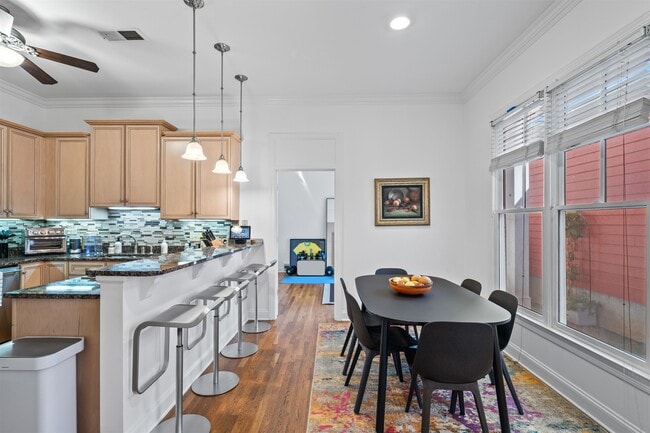 Building Photo - 556 Rienzi Dr