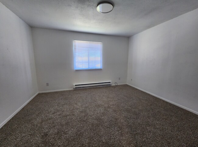 Building Photo - 41-47 Castle Royal Dr