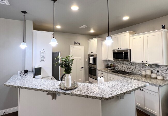 Building Photo - 14 Cornwall Dr