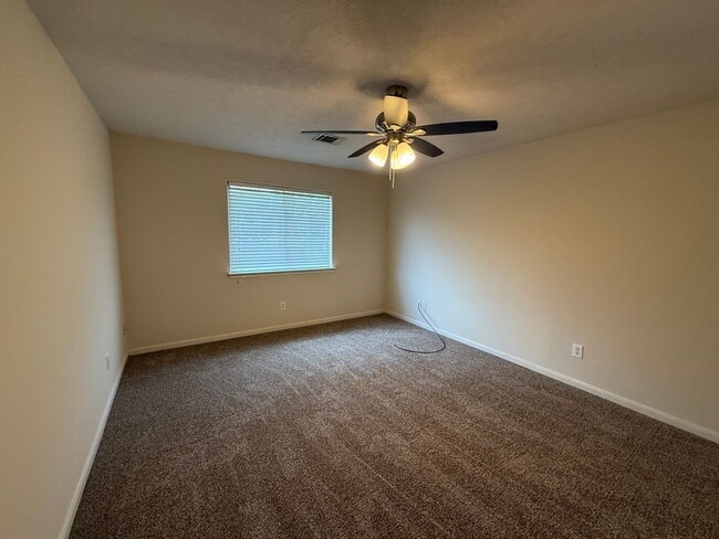 Building Photo - So convenient and so much space!