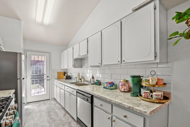 Building Photo - 3504 Blue Grove Ln