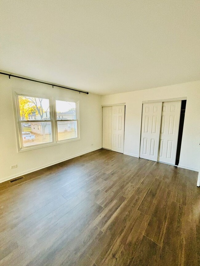 Building Photo - 231 Sunset Ct