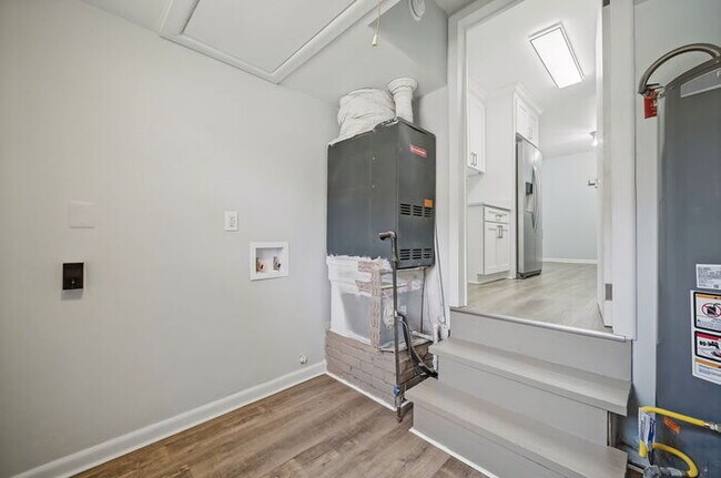Building Photo - Recently Remodeled, Beautiful 3 Bedroom Home in Norfolk