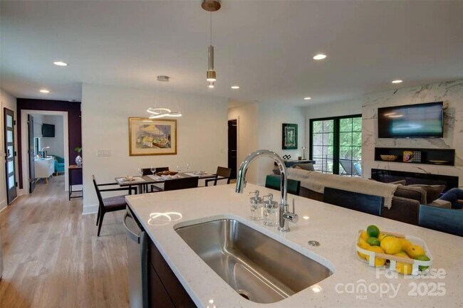 Building Photo - 3945 Rockfern Rd