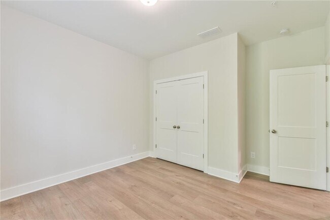 Building Photo - 235 Firefly Cir