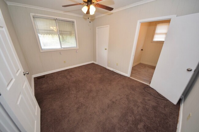 Building Photo - 4 Bedroom, 2 Bathrooms Near UOM and Highland