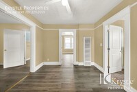 Building Photo - 609 1/2 Indiana St-