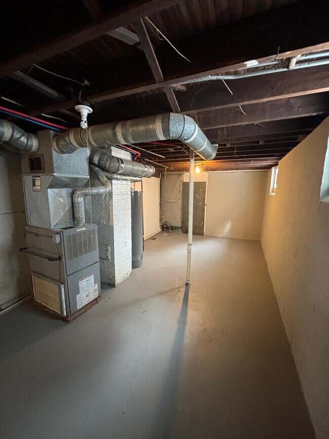 Building Photo - 15712 Cloverside Ave