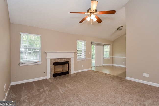 Building Photo - 330 E Country Woods Dr